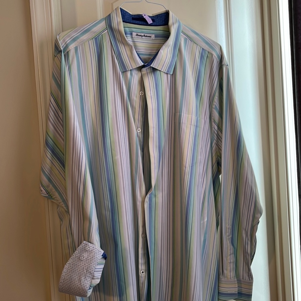 Tommy Bahama Men’s button down cotton blend shirt